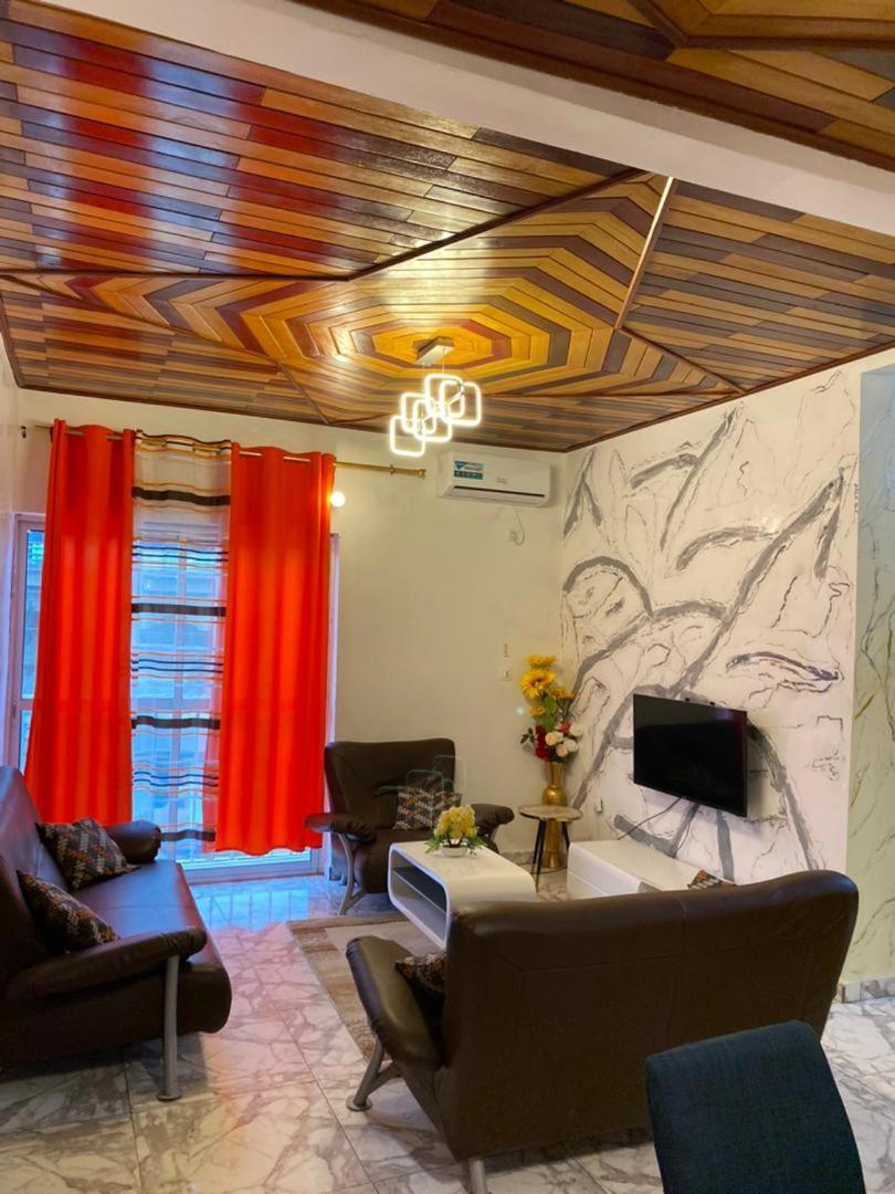 Cave Royale - Chambres-Studios-Apparts Meubles - Logpom Hopithal Des Soeurs Apres Camara Laye Дуала Экстерьер фото