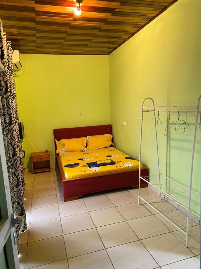 Cave Royale - Chambres-Studios-Apparts Meubles - Logpom Hopithal Des Soeurs Apres Camara Laye Дуала Экстерьер фото