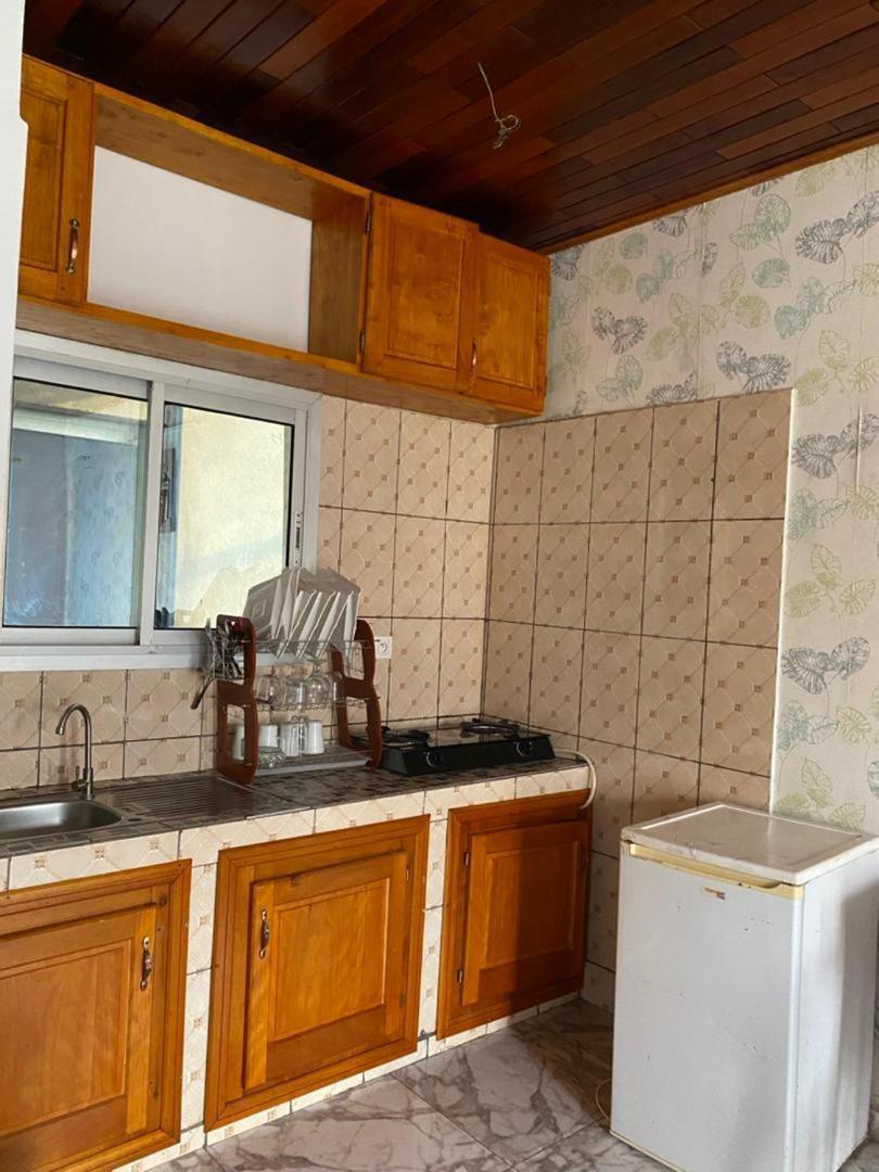 Cave Royale - Chambres-Studios-Apparts Meubles - Logpom Hopithal Des Soeurs Apres Camara Laye Дуала Экстерьер фото